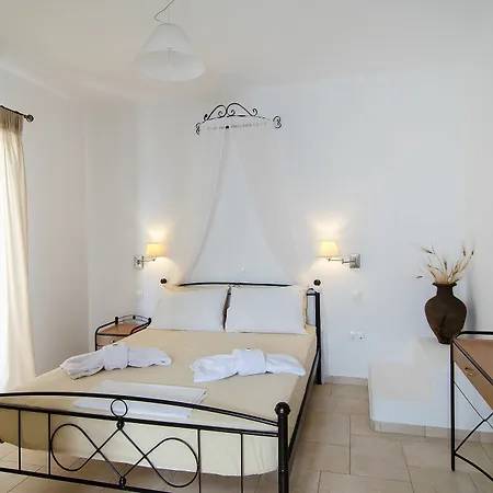 Apartment Anemonisia Skyrian Living